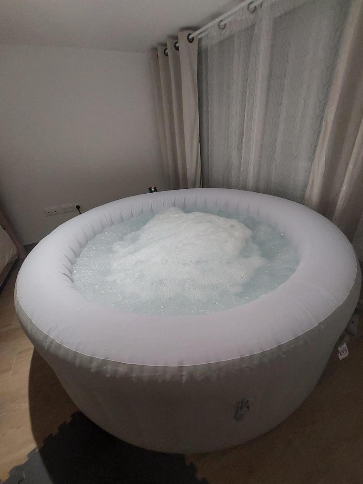 Apartment L08 Jacuzzi 5 Etoile Par Dengous Livry-Gargan